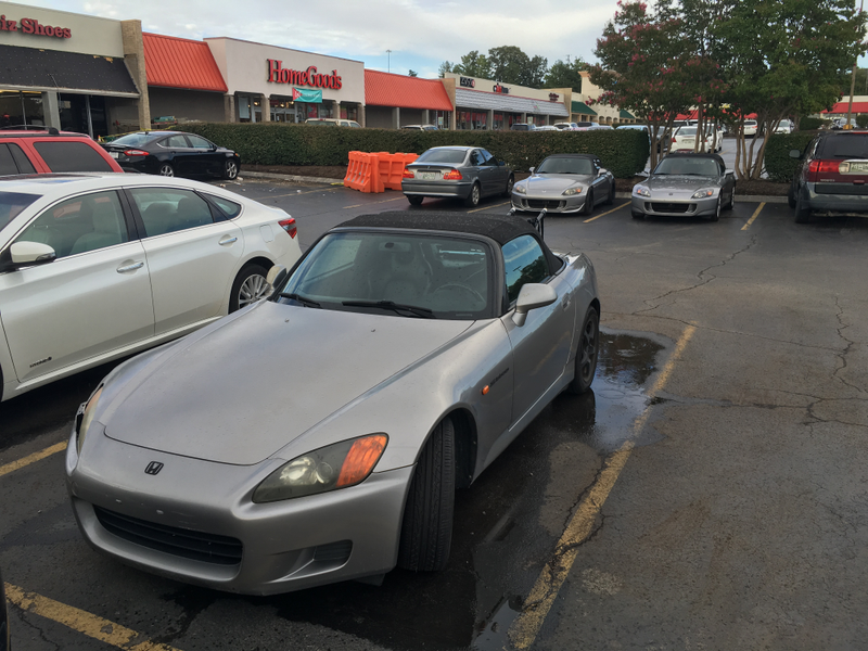 Illustration for article titled Impromptu Honda meet? Impromptu Honda meet!